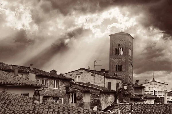Lucca historische gebouwen — Stockfoto