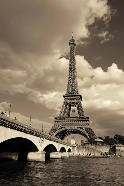 Πύργος του Άιφελ στο Παρίσι — Φωτογραφία Αρχείου