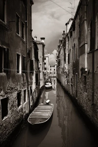 Boot park in venedig — Stockfoto