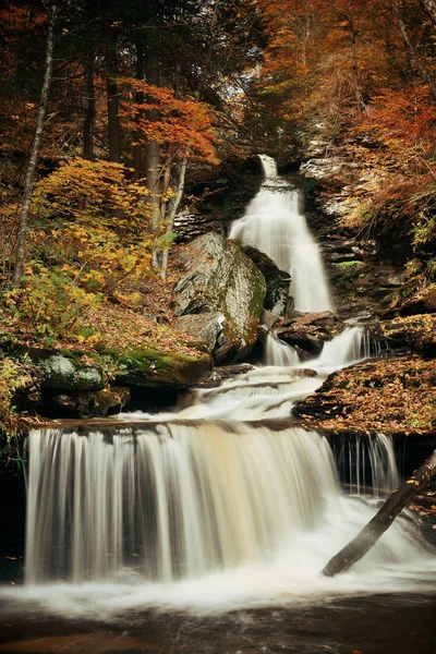 Park sonbahar şelaleler