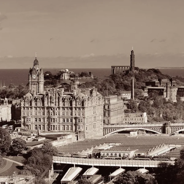 Střechami města Edinburgh — Stock fotografie