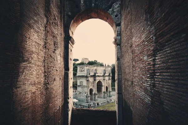 Колізей руїни в Римі — стокове фото