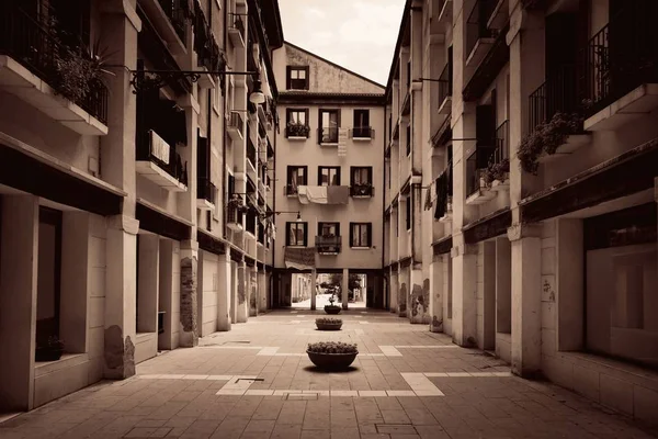 Alley with historical buildings — Stock Photo, Image