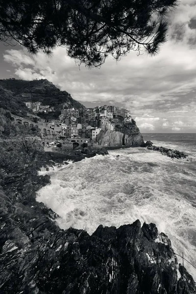 Mar Mediterraneo con edifici — Foto Stock