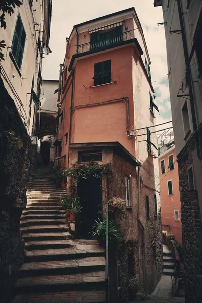 Typisch straatje in Riomaggiore — Stockfoto