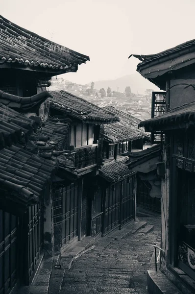 Vista antiga rua em Lijiang — Fotografia de Stock