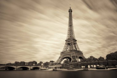 Paris 'teki Eyfel Kulesi