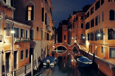 Venedik canal binalar