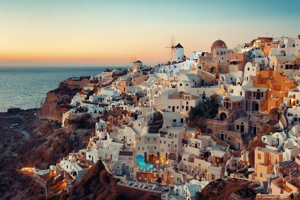 Santorini con edificios en Grecia . —  Fotos de Stock