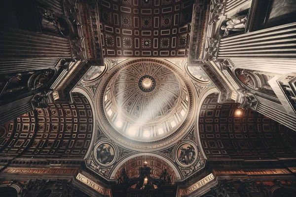 Saint Peters Basilica interior — Stock Photo, Image