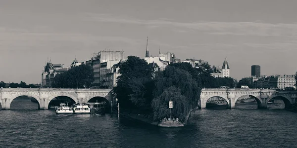 Річка Сени в Парижі — стокове фото