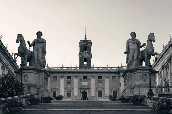 Antiga Piazza na Itália . — Fotografia de Stock