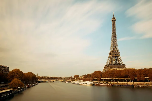 Torre Eiffel en París — Foto de Stock