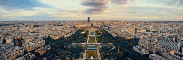 Bela vista para o telhado da cidade — Fotografia de Stock