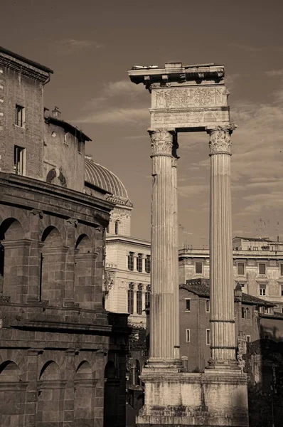 Teatro Marcellos con ruinas históricas — Foto de Stock