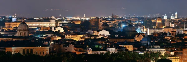 Vue sur le toit avec des architectures historiques . — Photo