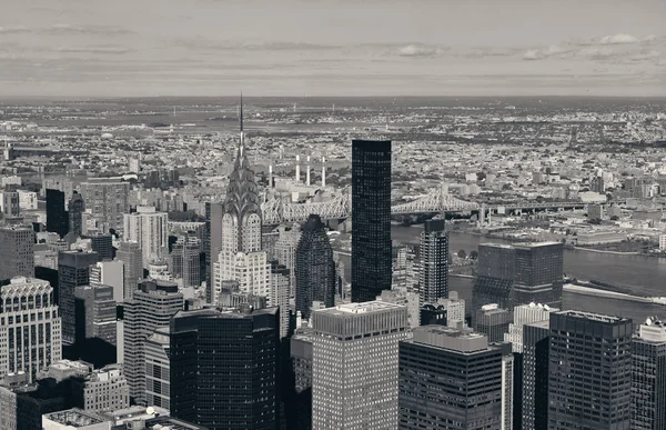 Manhattan kent gökdelenler ile — Stok fotoğraf