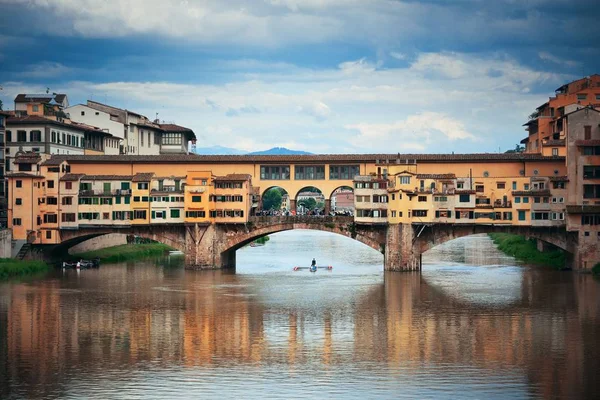 Ponte vecchio ve Florencii, Itálie. — Stock fotografie