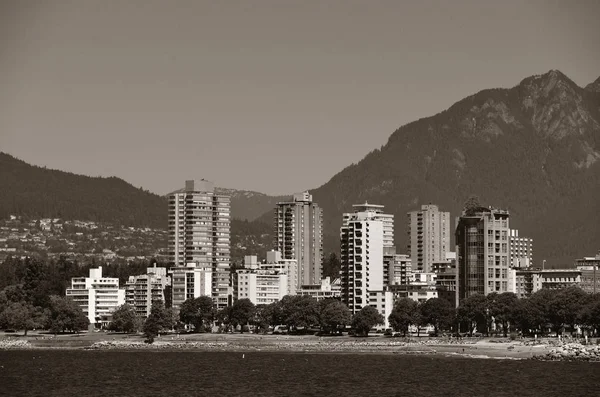 Vancouver centro com montanhas — Fotografia de Stock