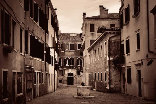 Δρομάκι στη Βενετία, Ιταλία. — Φωτογραφία Αρχείου