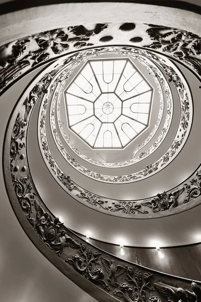 Спиральная лестница в Ватикане — стоковое фото