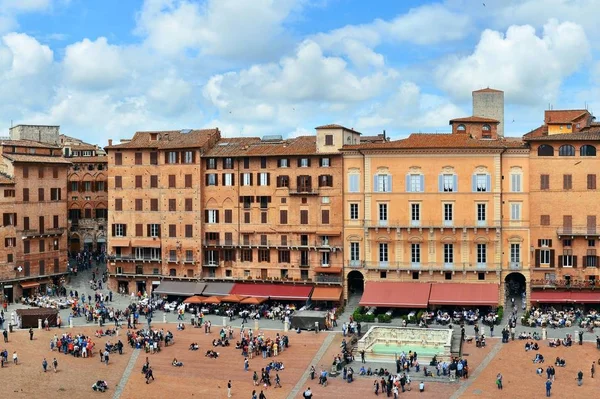 Staré náměstí v Itálii. — Stock fotografie