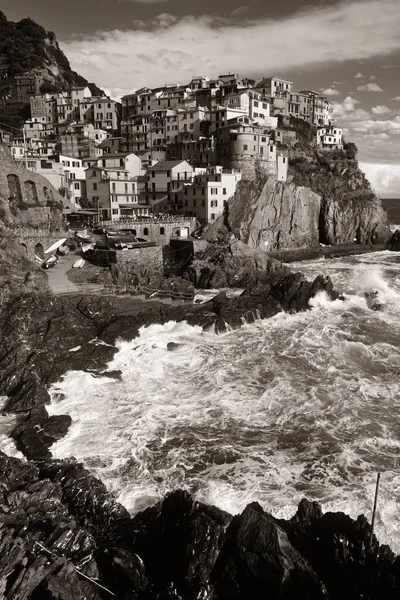 Manarola met gebouwen in Cinque Terre — Stockfoto