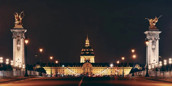 Мост Александра III ночью — стоковое фото