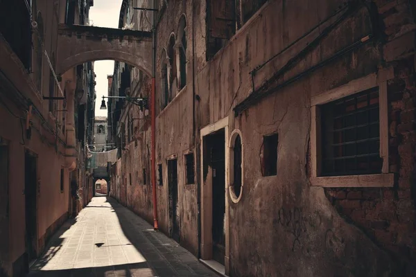 Gränd i Venedig, Italien. — Stockfoto