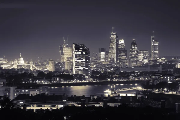 Paisagem urbana de Londres com edifícios urbanos — Fotografia de Stock