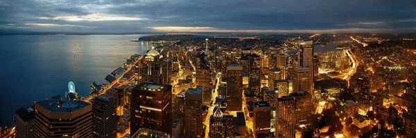 Vista para o telhado com arquiteturas históricas . — Fotografia de Stock