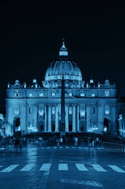 St Peters Bazilikası geceleri