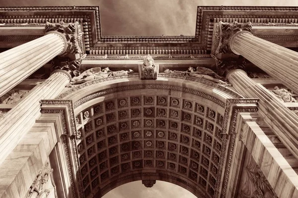 Arch pokoju Mediolan zbliżenie — Zdjęcie stockowe