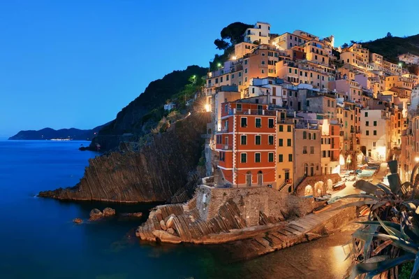 Riomaggiore waterfront natt — Stockfoto