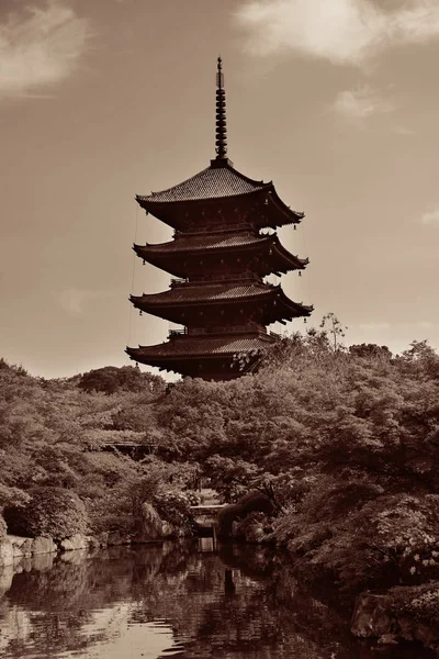 Toji-Tempel mit historischem Gebäude — Stockfoto
