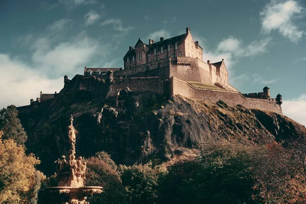 Castelo de Edimburgo com Fonte — Fotografia de Stock