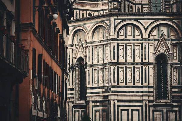 Duomo Santa Maria Del Fiore close up na rua — Fotografia de Stock