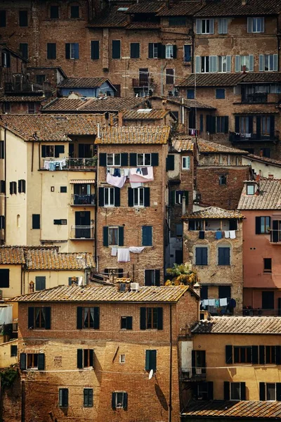 Stare budynki w tle Siena, Włochy — Zdjęcie stockowe