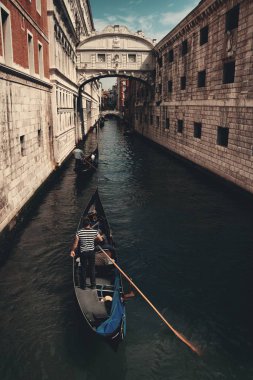 Bridge of Sighs ve gondol
