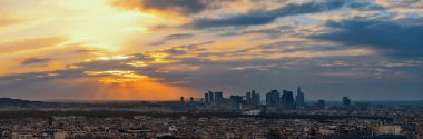 Paris şehir manzarası çatı görünümü