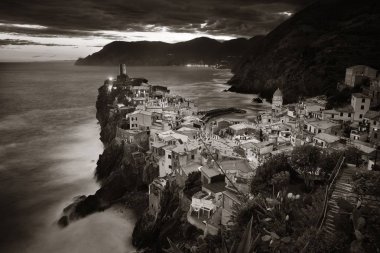 Vernazza binalar ve deniz