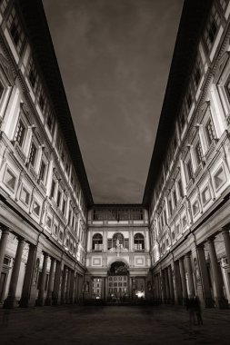 Uffizi Galerisi gece