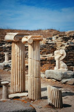 Ayağı Delos tarihi kalıntıları olarak