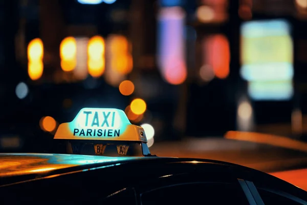 Paris geceleri taksi — Stok fotoğraf