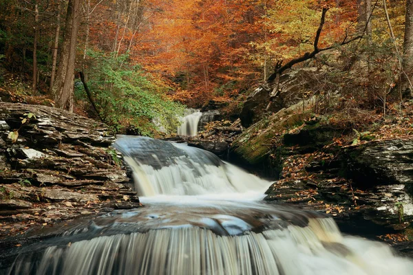 Autumn waterfalls in park — Stock Photo, Image