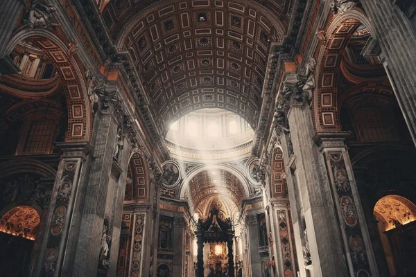 St. Peter s базиліки інтер'єру — стокове фото