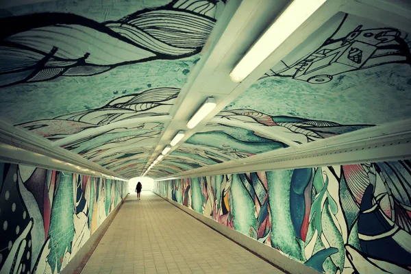 Singapore urban pedestrian tunnel — Stock Photo, Image