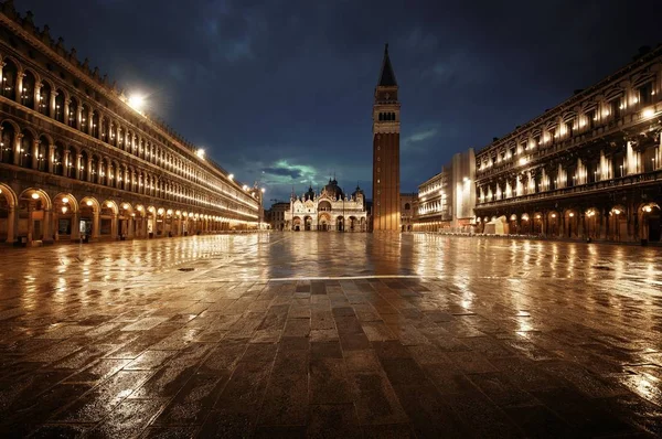 Piazza San Marco noche —  Fotos de Stock