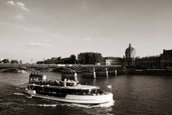 Річки Сена та історико-архітектурного — стокове фото