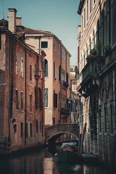 Blick auf venezianischen Kanal — Stockfoto